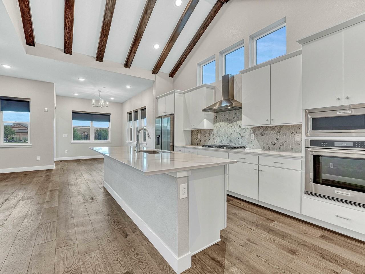 7016 Homeplace St - Photo 5 of 33