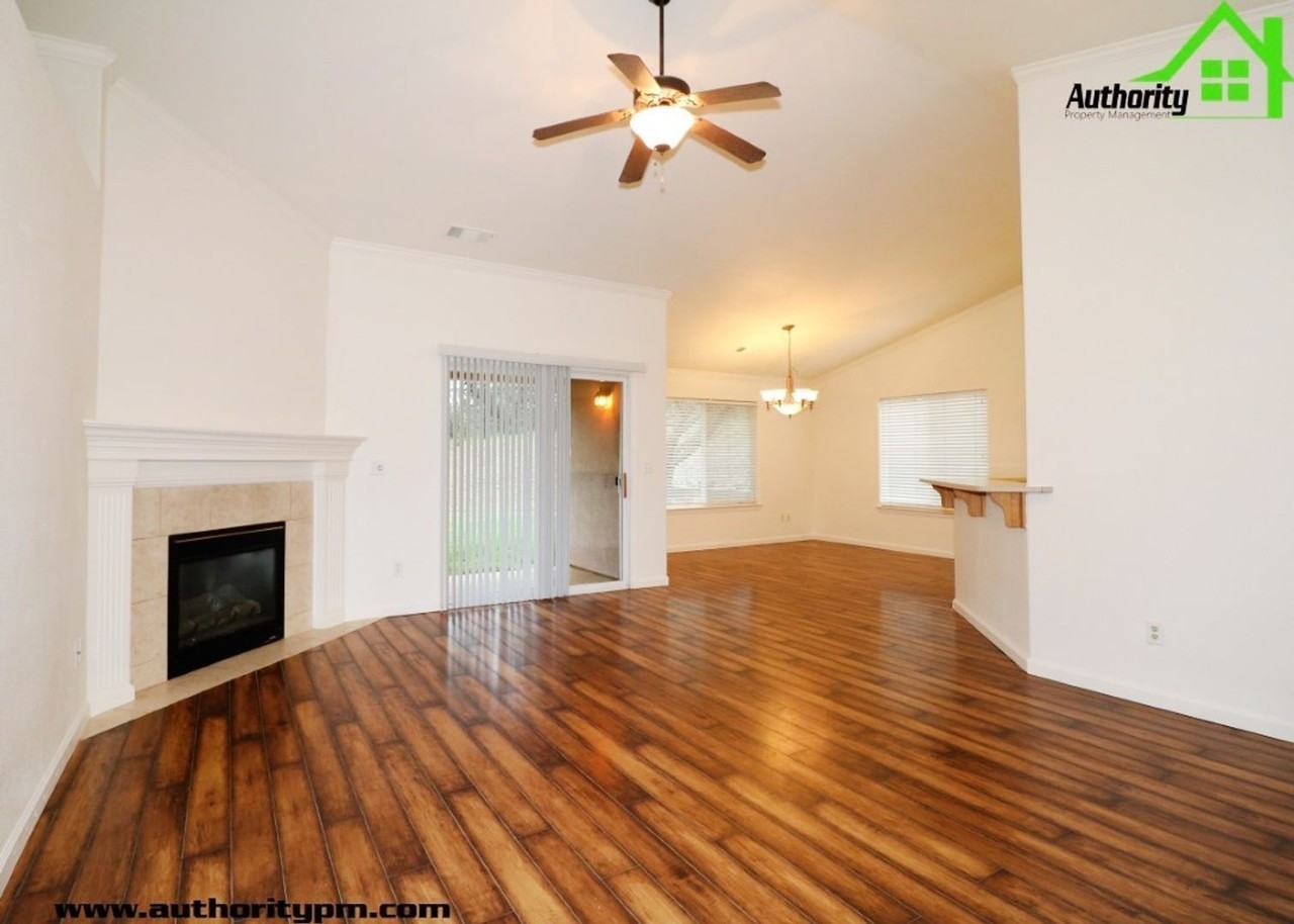 3982 Cambria Dr - Photo 2 of 37