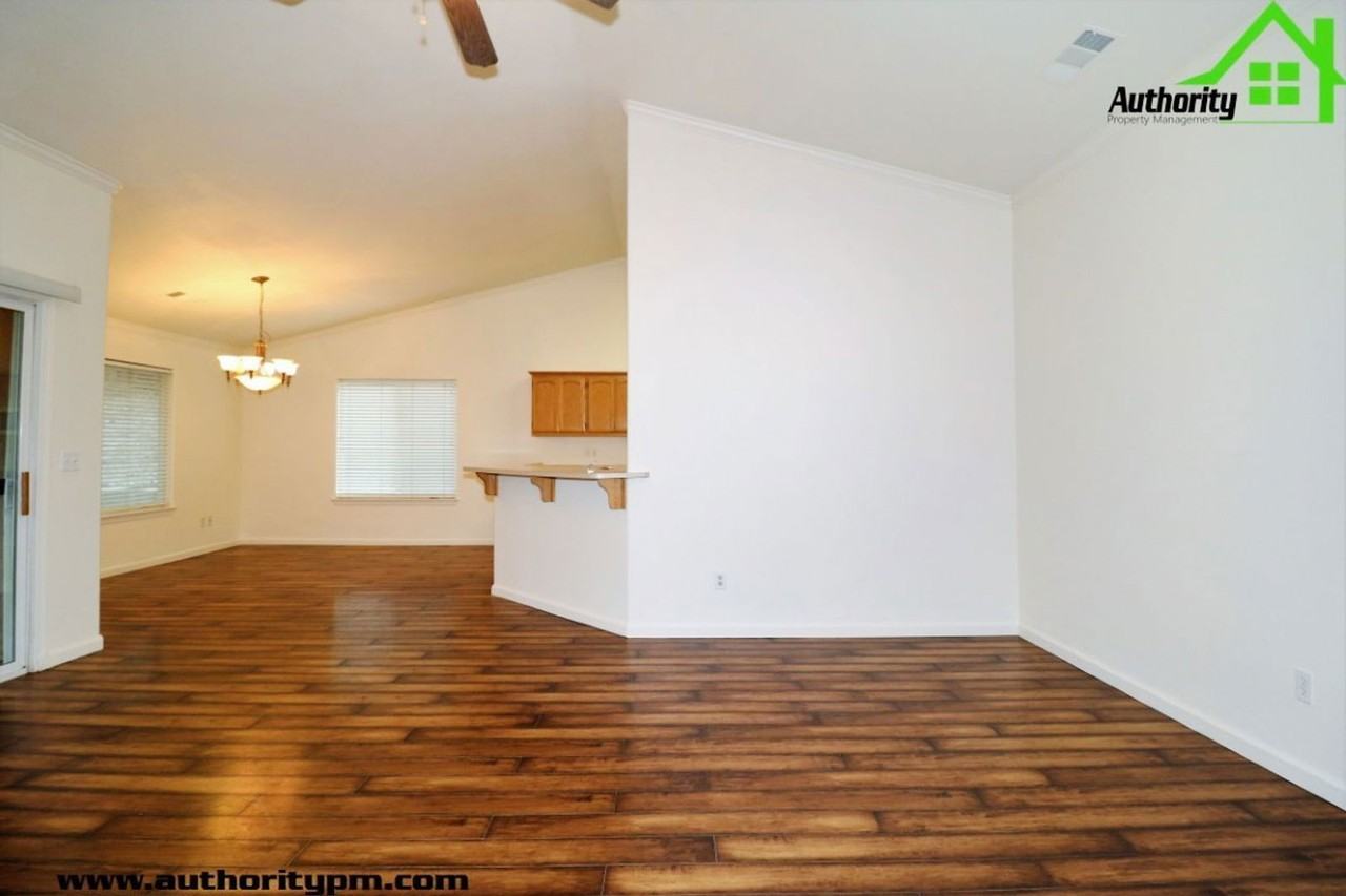 3982 Cambria Dr - Photo 3 of 37