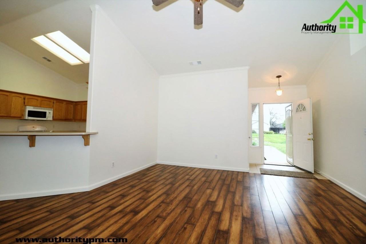 3982 Cambria Dr - Photo 4 of 37