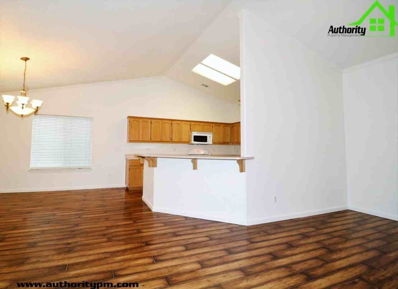 3982 Cambria Dr - Photo 5 of 37