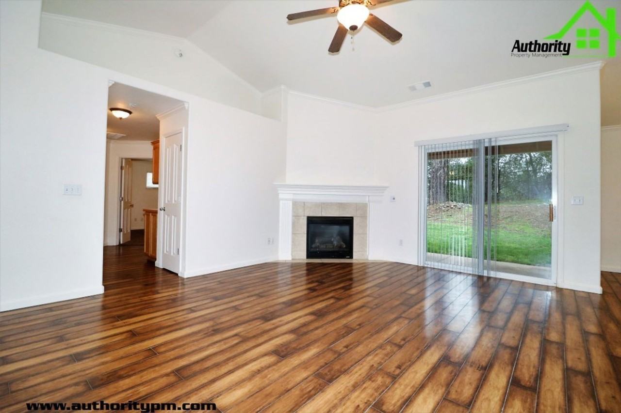 3982 Cambria Dr - Photo 7 of 37