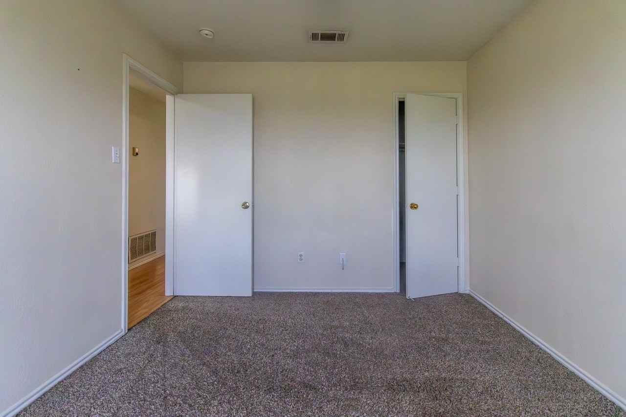 5710 5710 - Photo 2 of 23