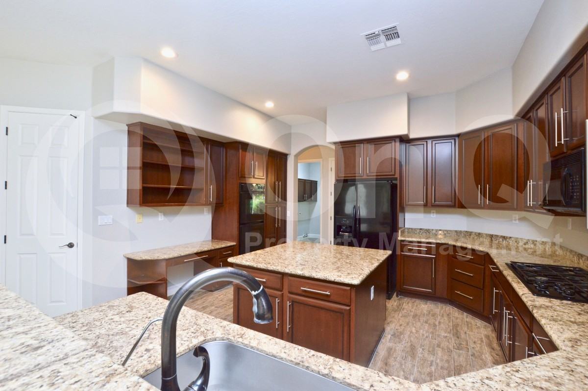 1601 South Karen Drive - Photo 5 of 28