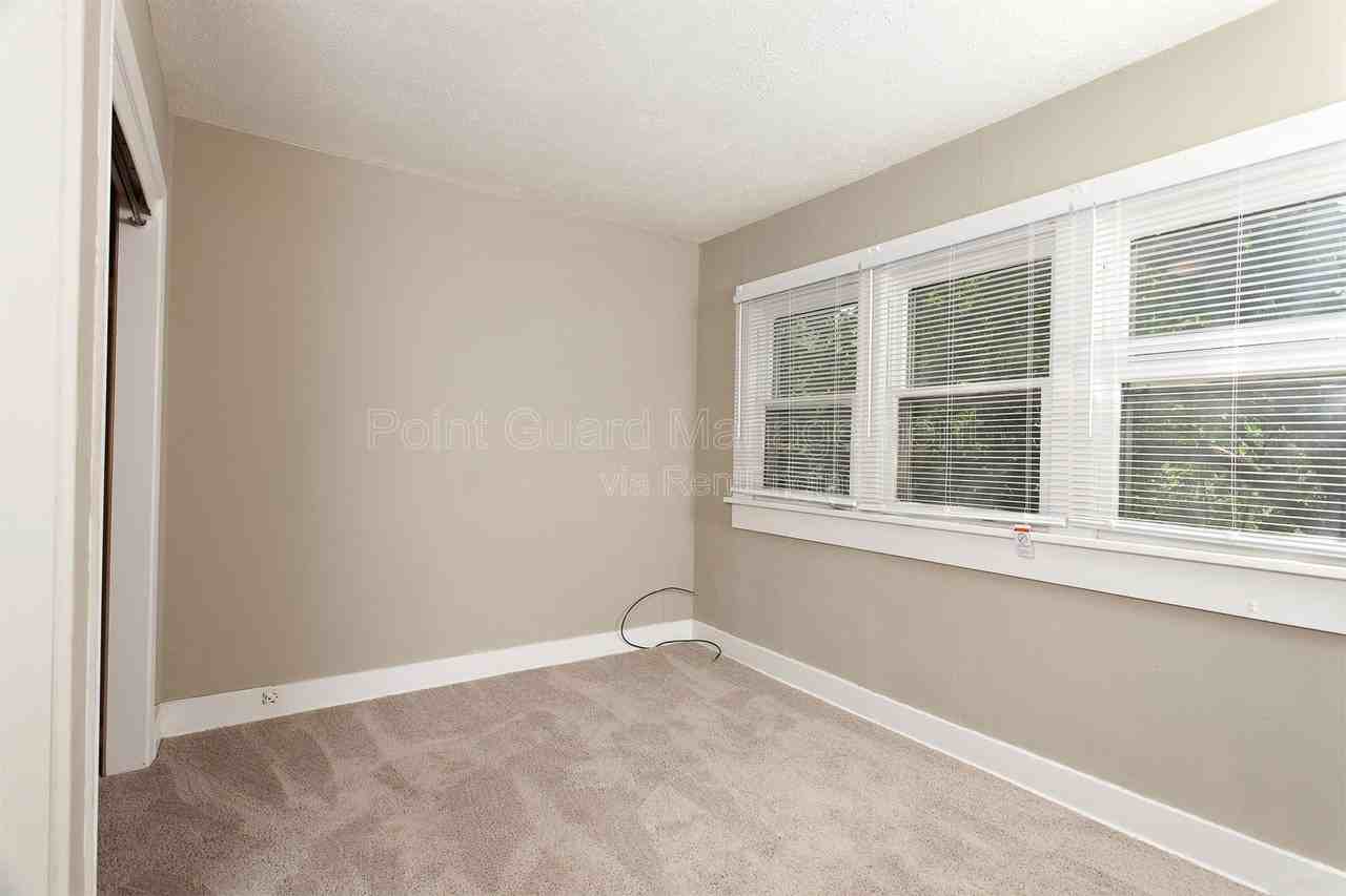 219 South Millwood Avenue - Photo 4 of 9