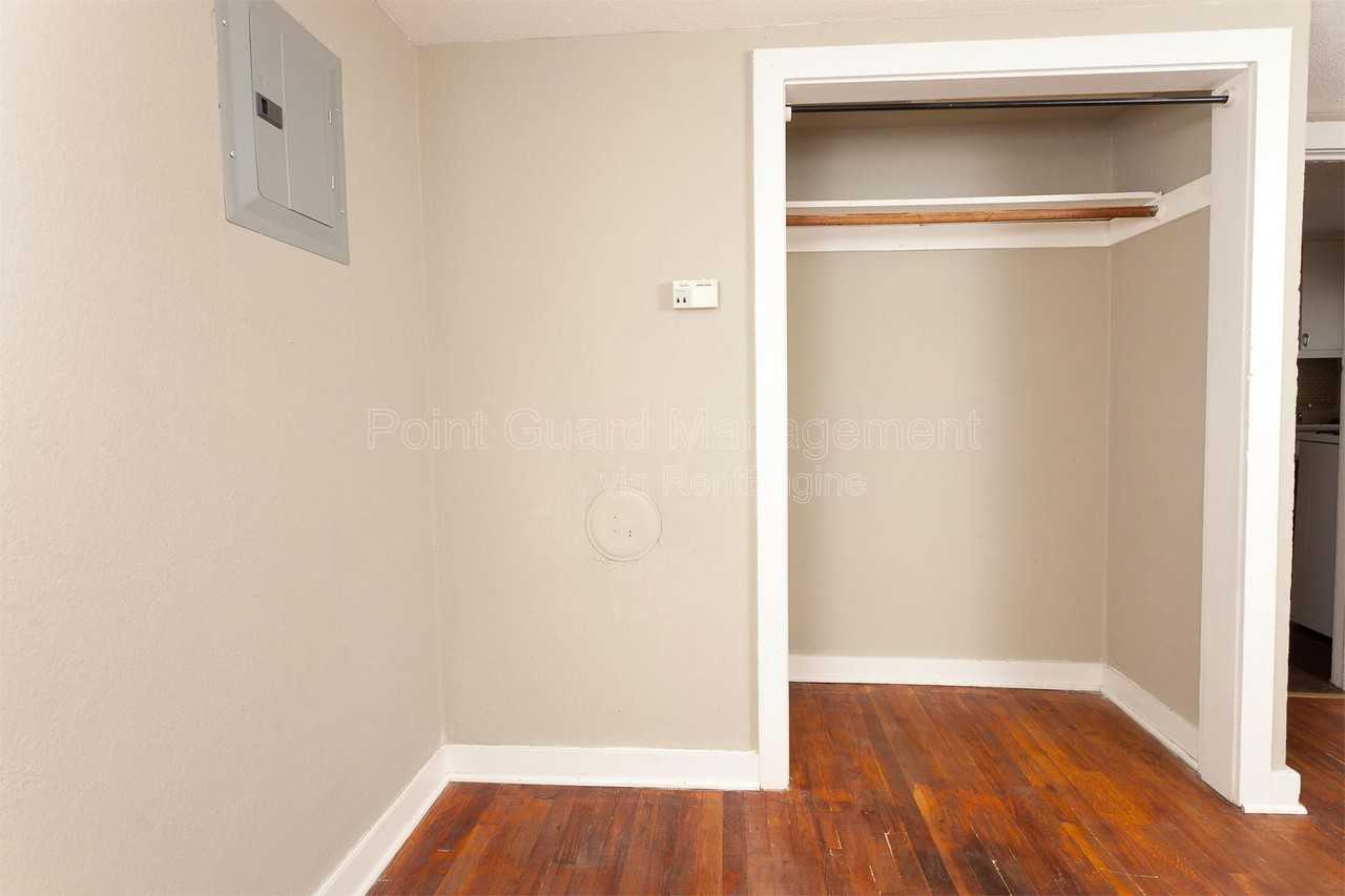 219 South Millwood Avenue - Photo 7 of 9