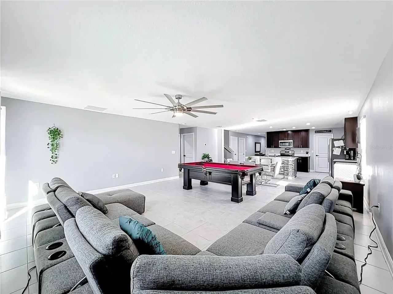 744 Simone Ct - Photo 4 of 17