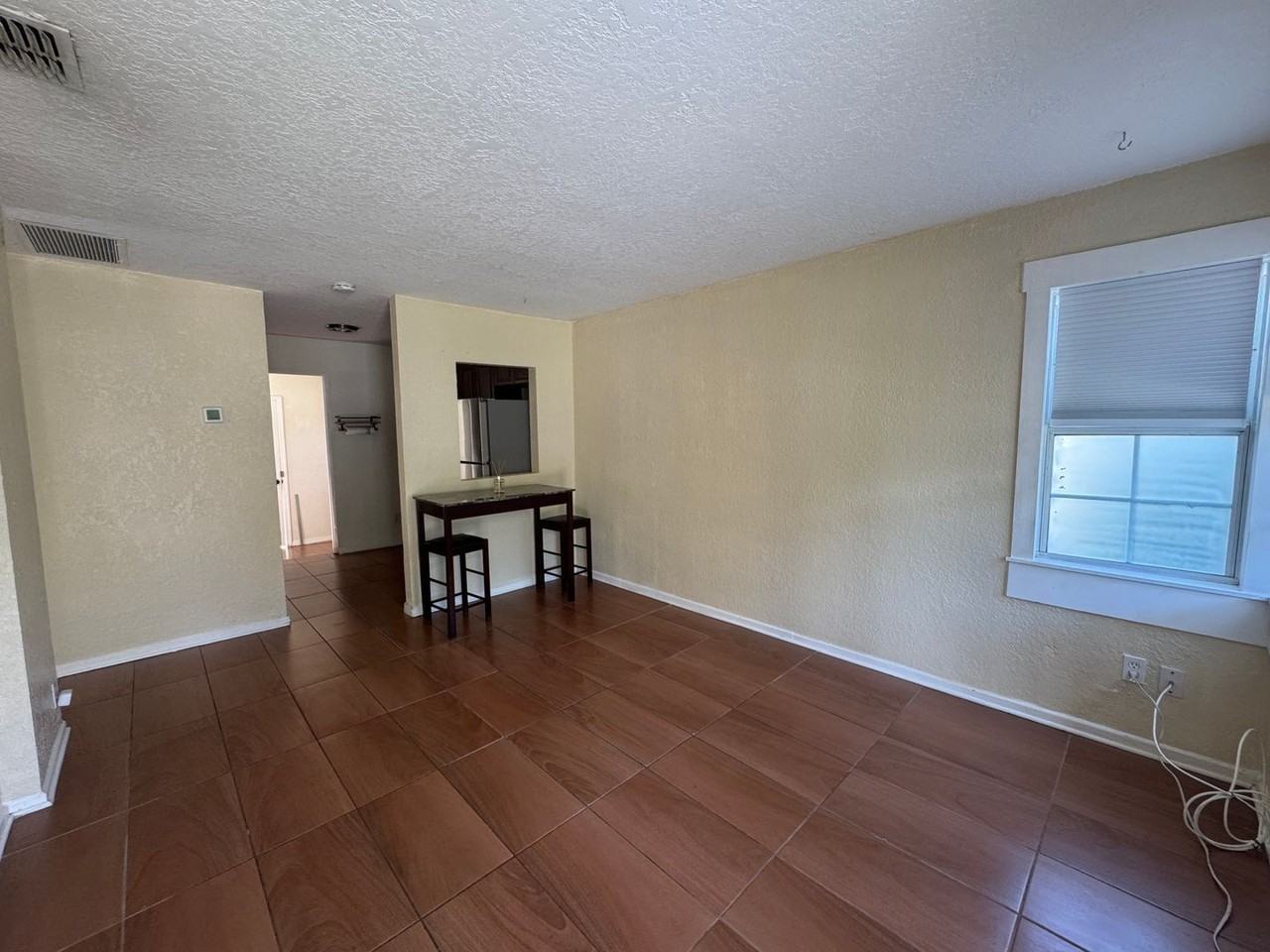 636 Columbia St - Photo 6 of 15