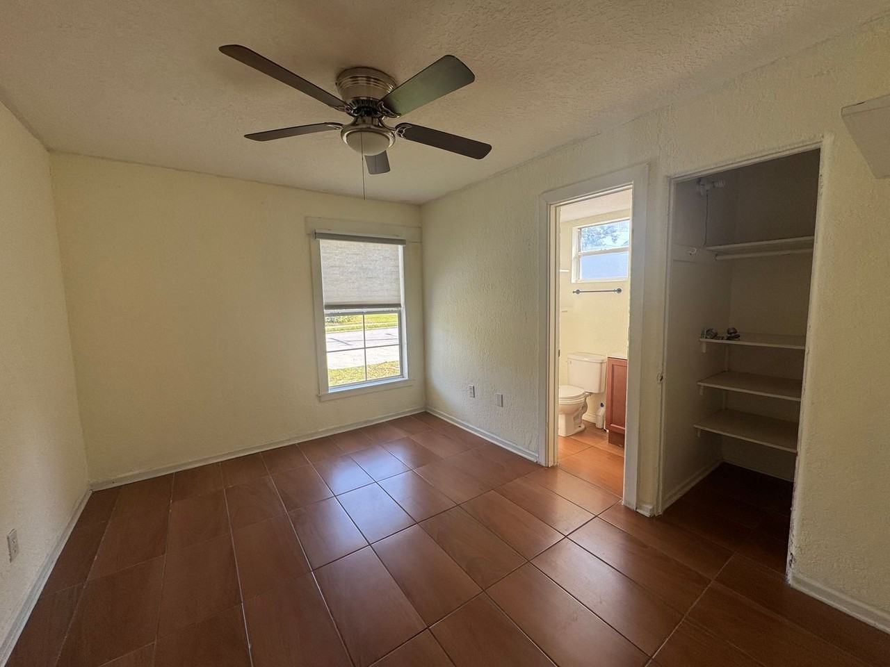 636 Columbia St - Photo 7 of 15