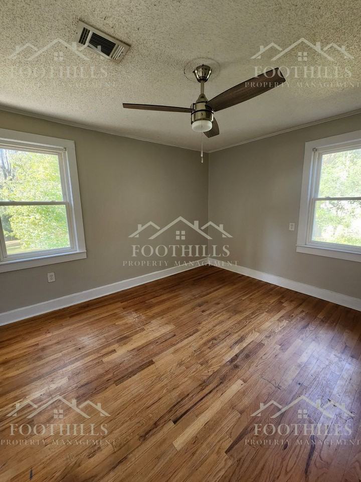 1917 Inman Dr - Photo 3 of 18