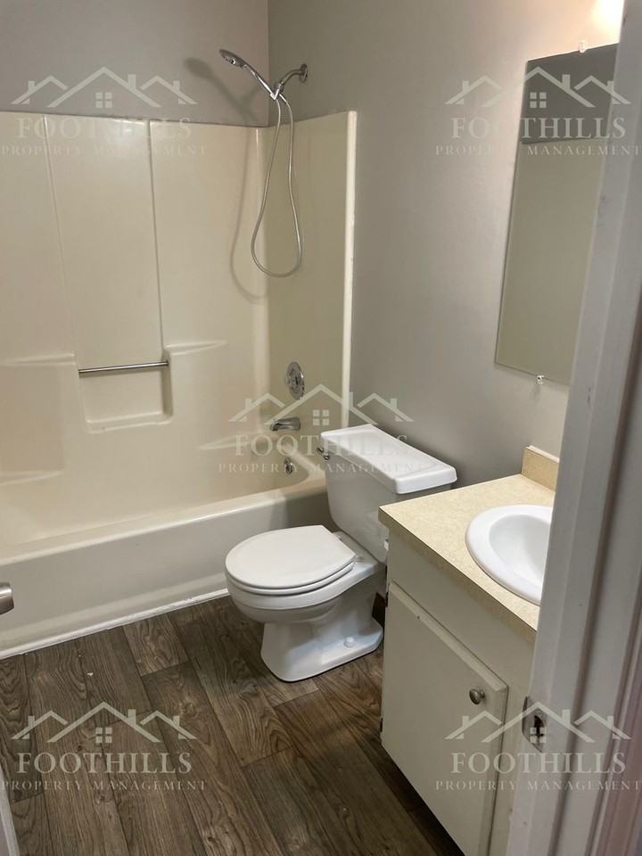 104 Woodland Dr #E - Photo 4 of 10