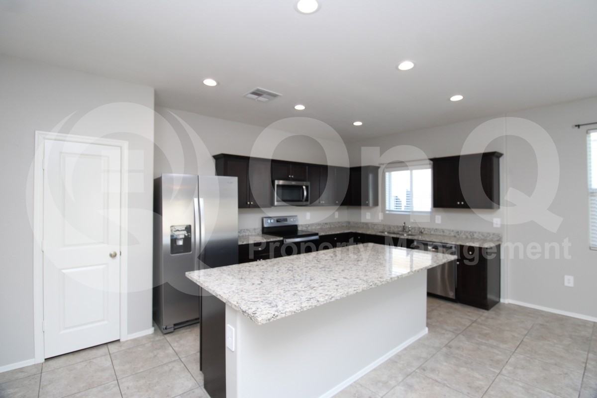 4644 W Nutmeg Ave - Photo 4 of 23