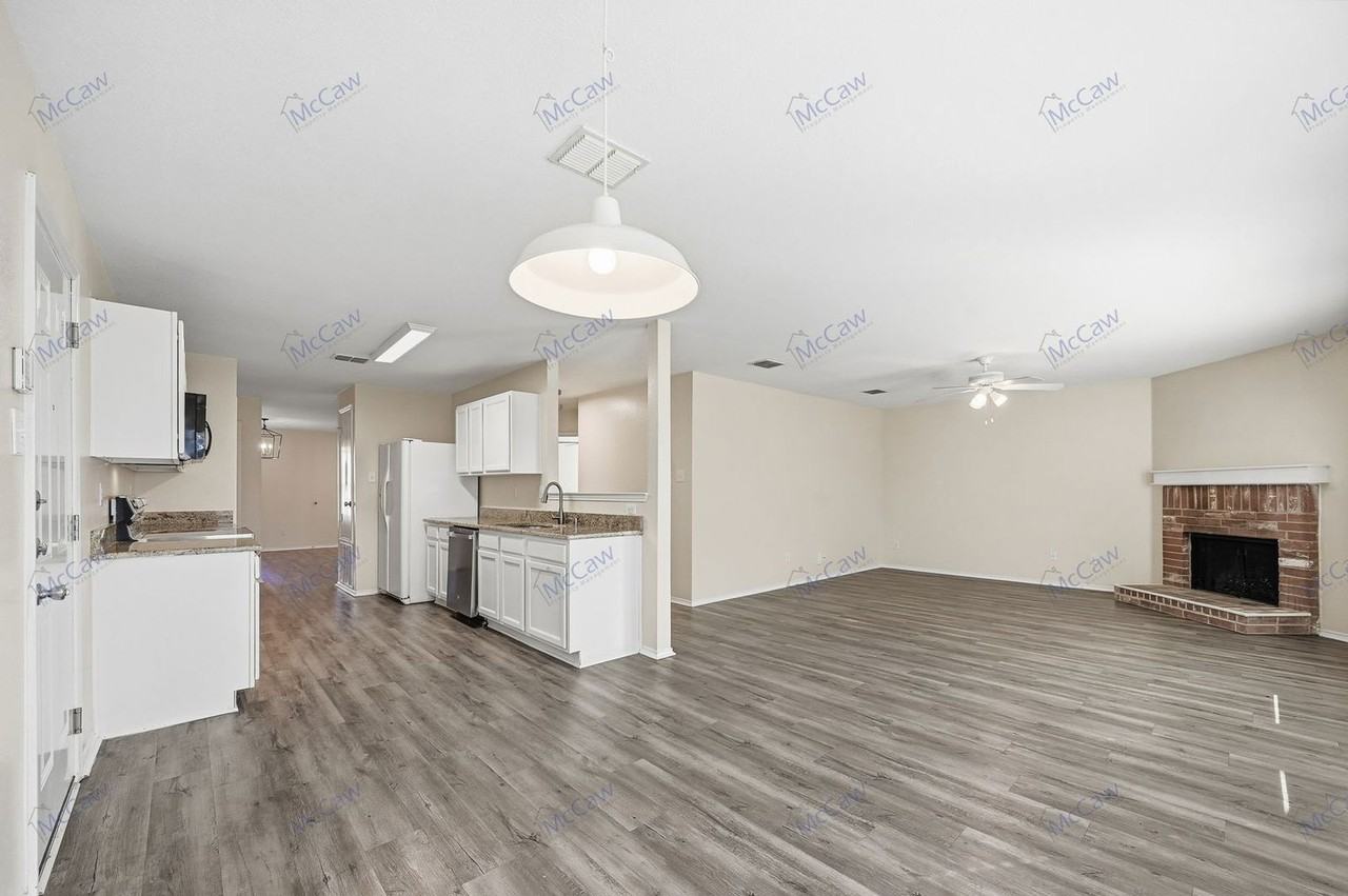 2543 Barksdale Dr - Photo 3 of 22