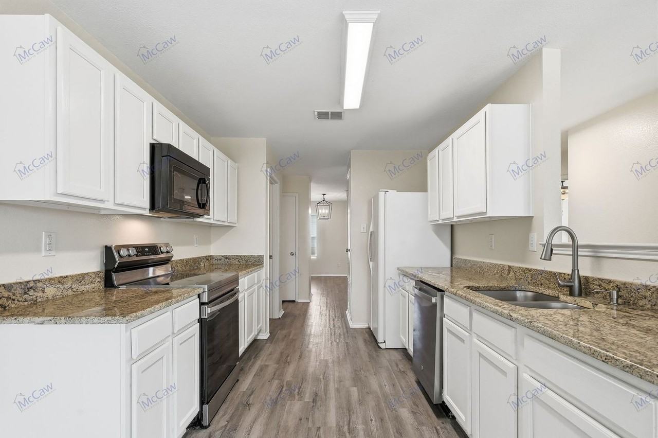 2543 Barksdale Dr - Photo 4 of 22