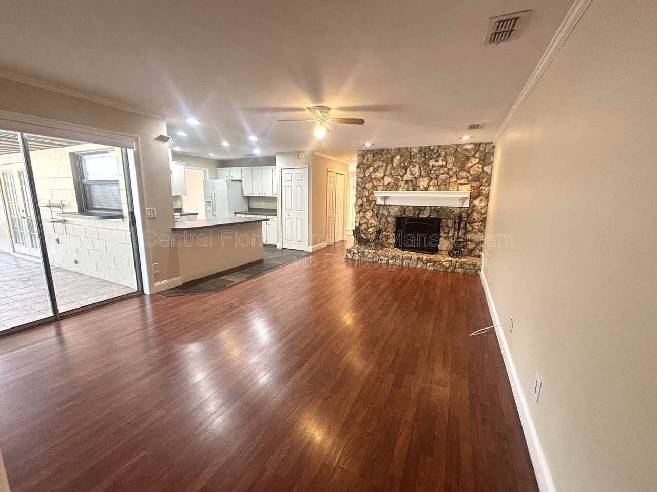 1009 Terry Dr - Photo 4 of 15