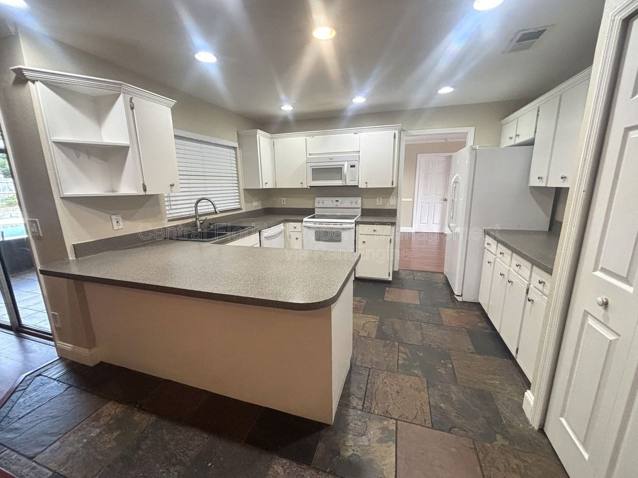 1009 Terry Dr - Photo 6 of 15