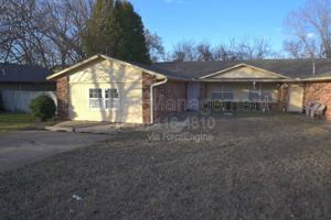 featured image of 746 West Commercial Street