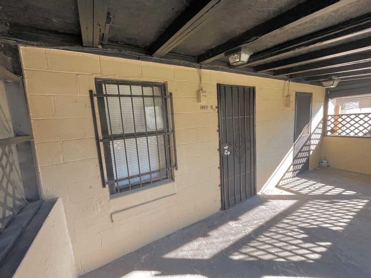 1235 1/2 W Cypress St - Photo 2 of 20