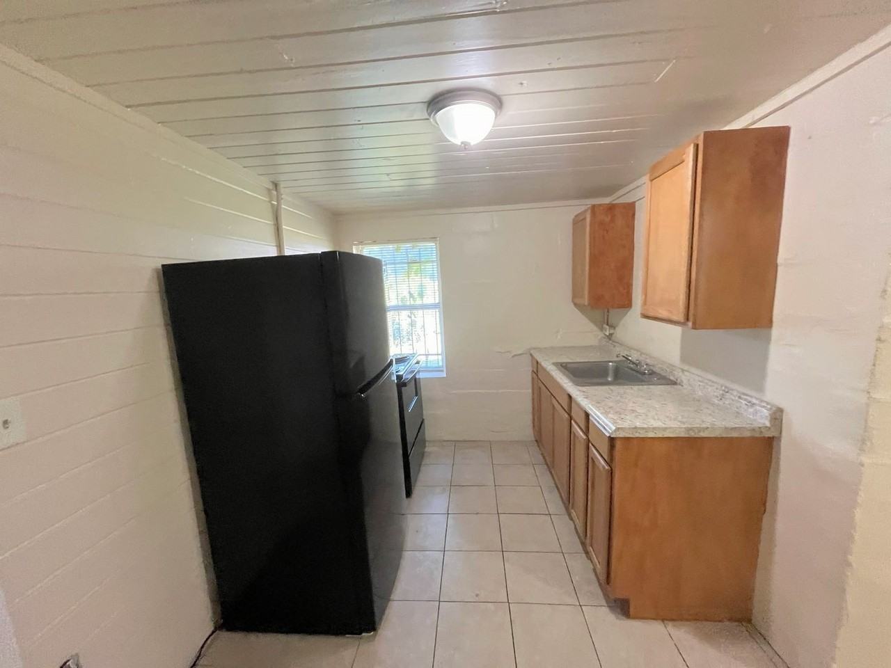 1235 1/2 W Cypress St - Photo 5 of 20