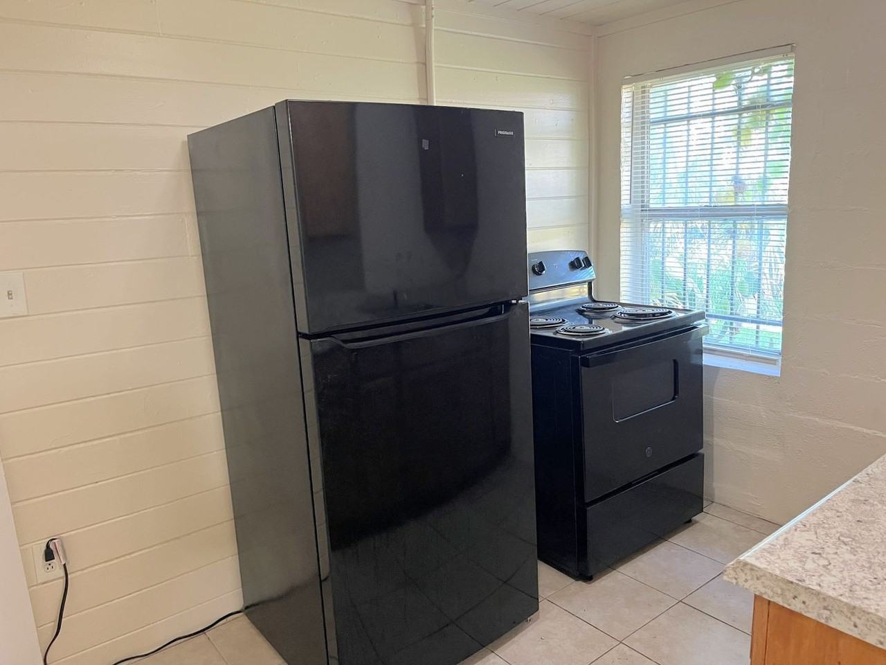 1235 1/2 W Cypress St - Photo 6 of 20