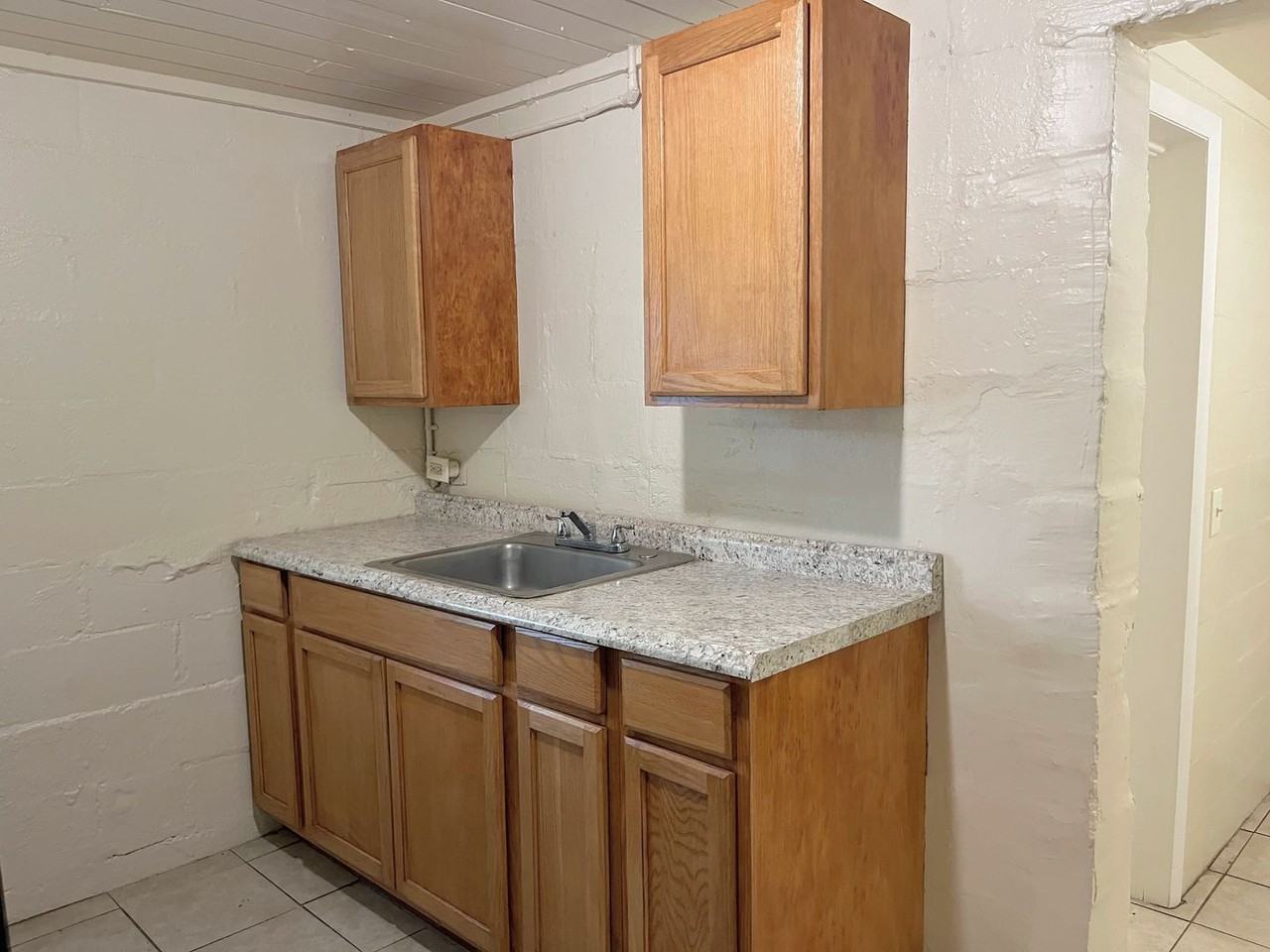 1235 1/2 W Cypress St - Photo 7 of 20