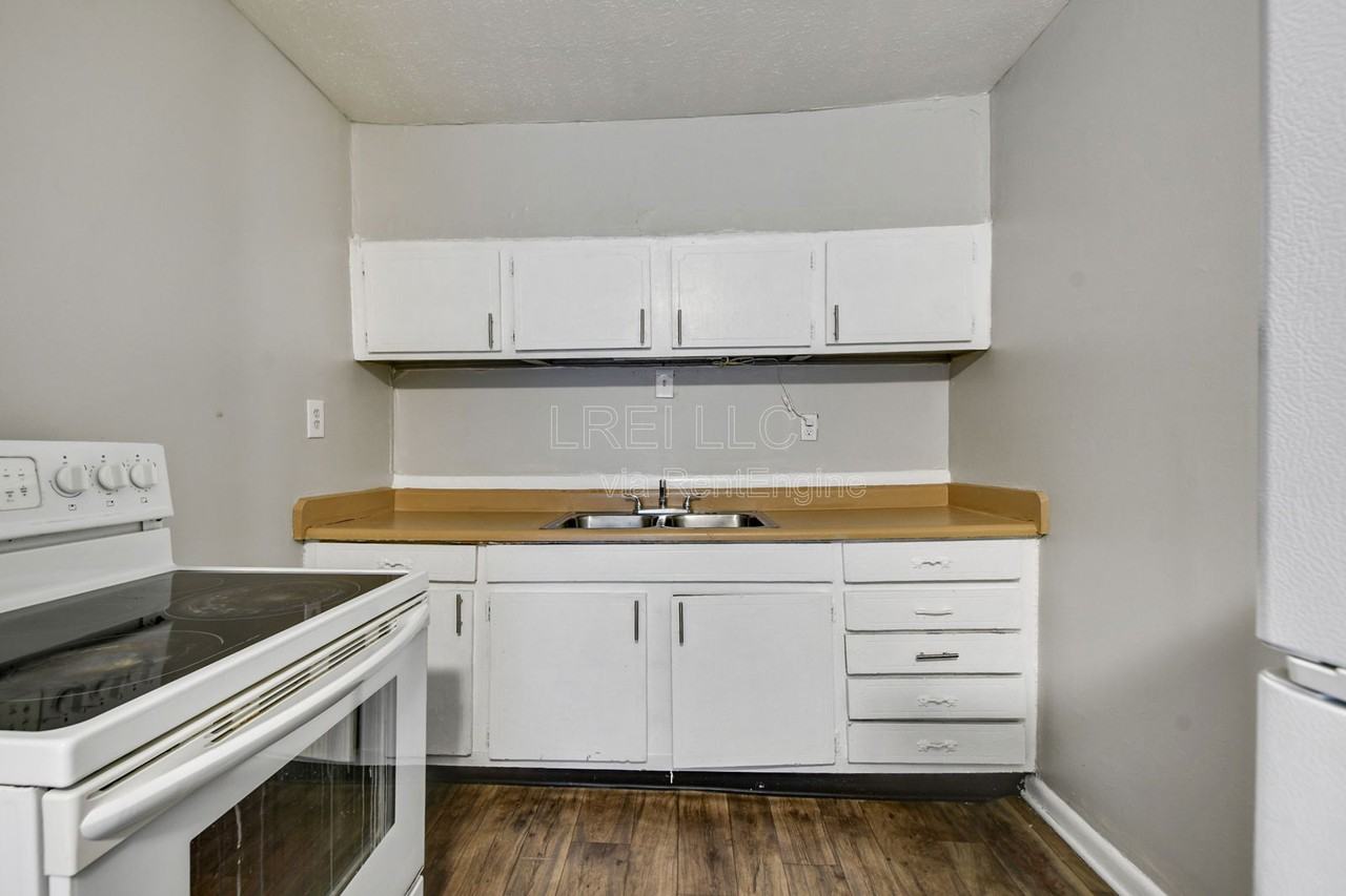 421 Poplar Level Court #307 - Photo 5 of 14