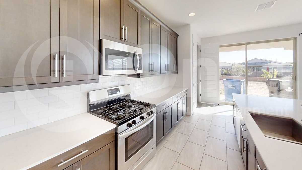 9213 W Roma Ave - Photo 4 of 26