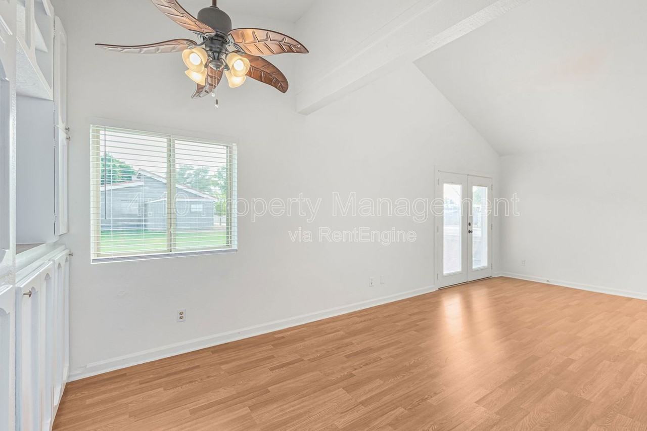 405 East Linda Lane #A - Photo 7 of 29