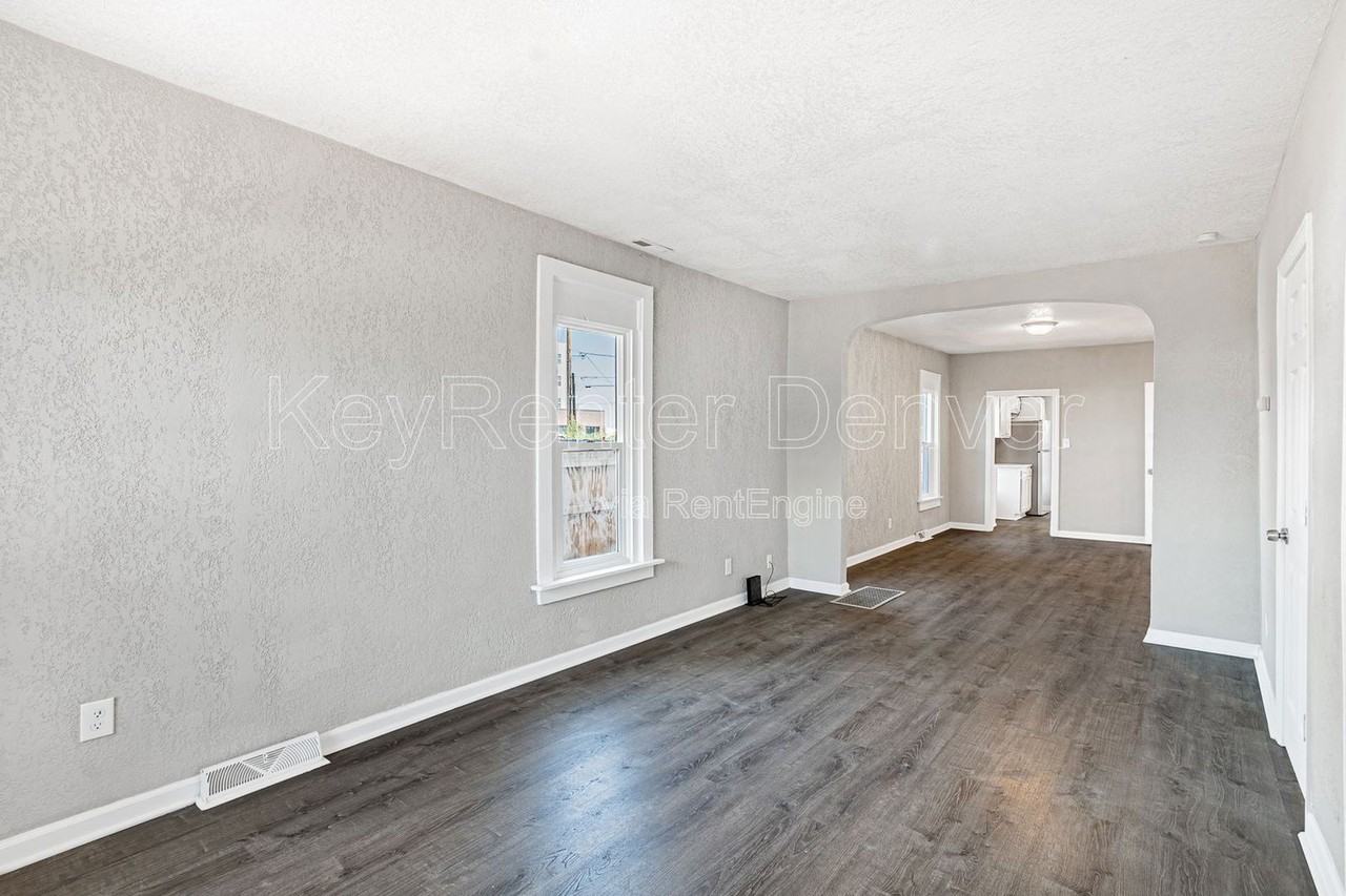 4768 Vine Street - Photo 2 of 33