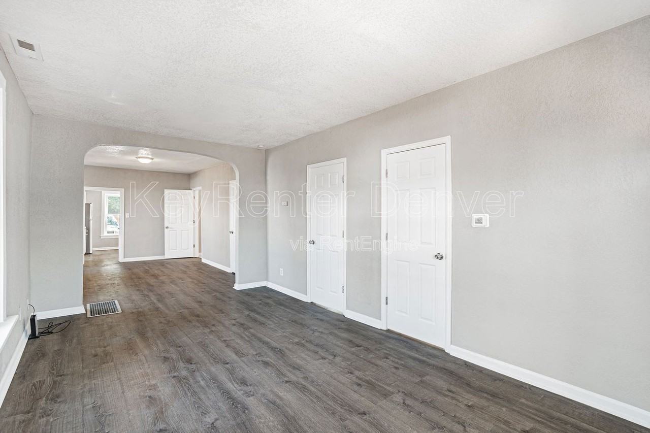 4768 Vine Street - Photo 3 of 33