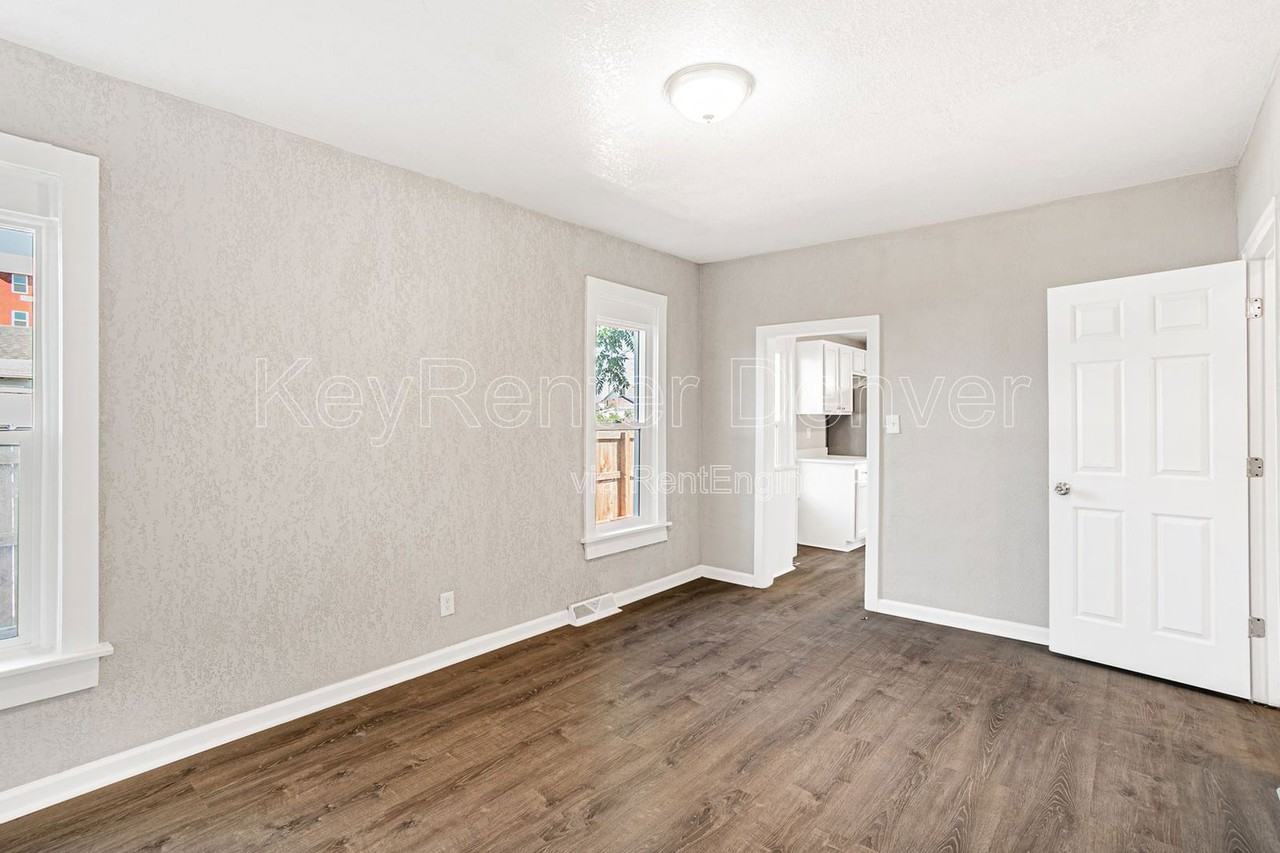 4768 Vine Street - Photo 6 of 33