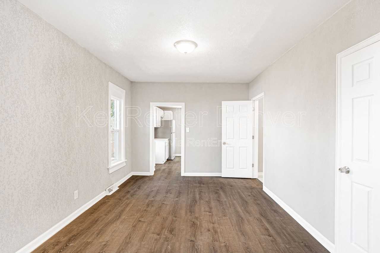 4768 Vine Street - Photo 7 of 33