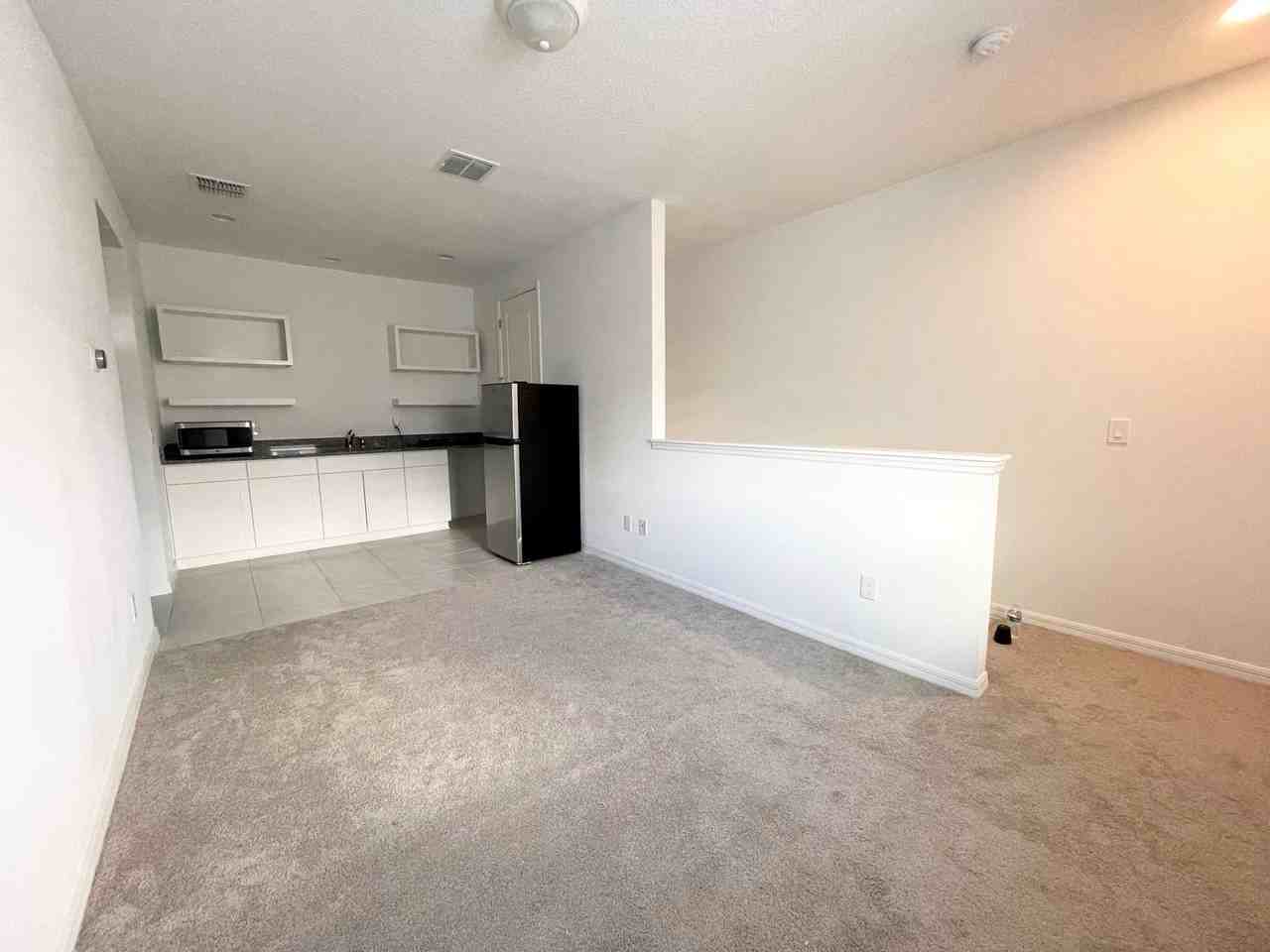 16071 Micelli Dr - Photo 4 of 10