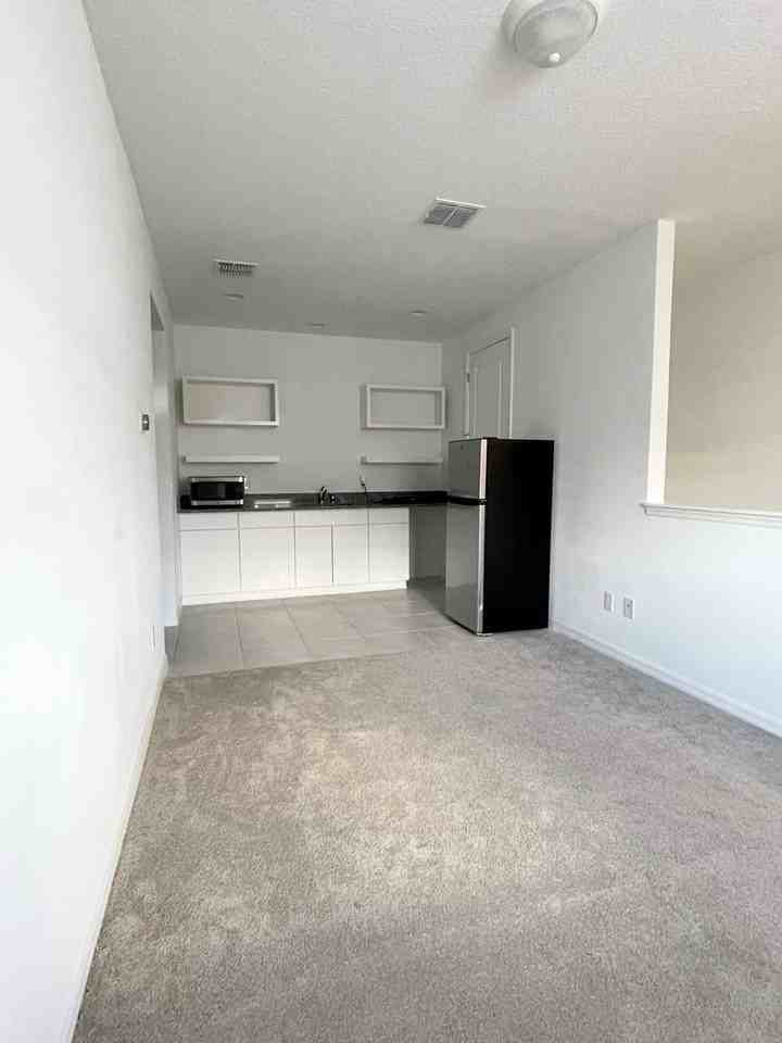 16071 Micelli Dr - Photo 5 of 10