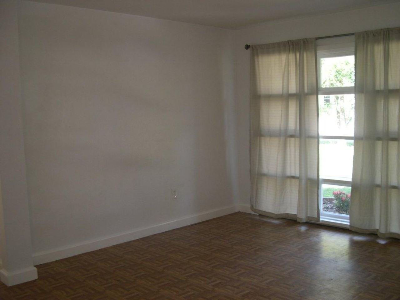 220 Golden Days Dr - Photo 5 of 13