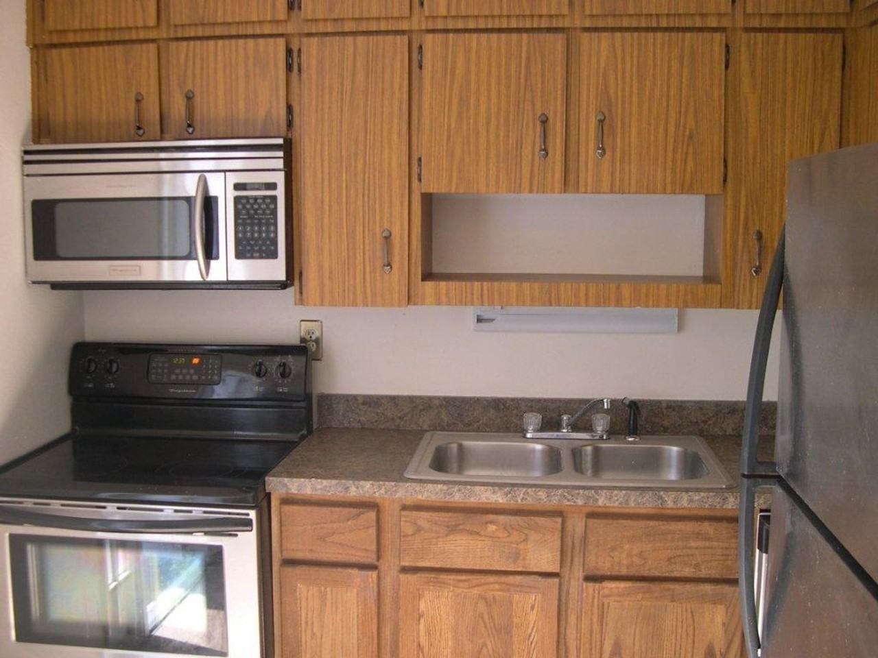 220 Golden Days Dr - Photo 6 of 13