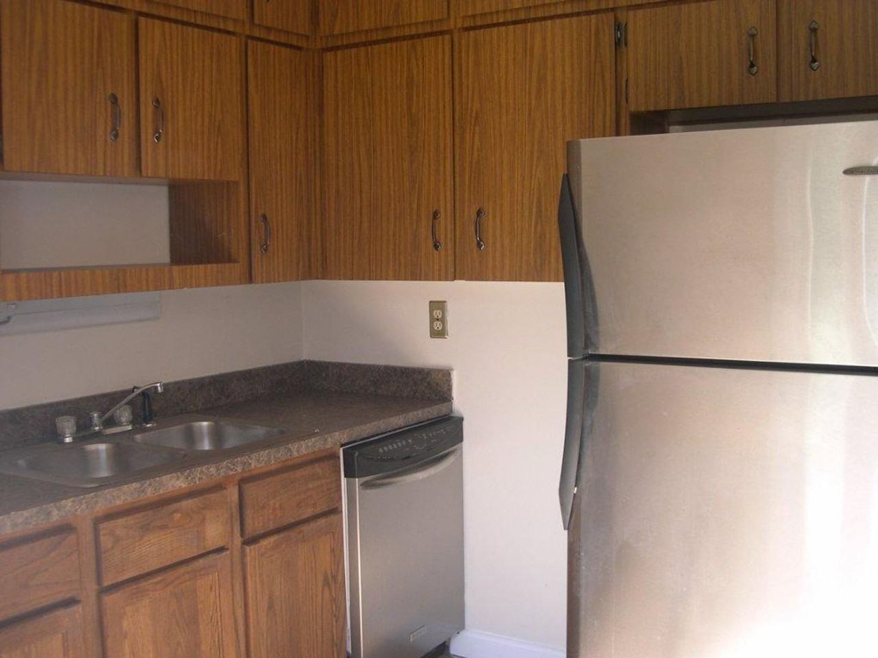 220 Golden Days Dr - Photo 7 of 13