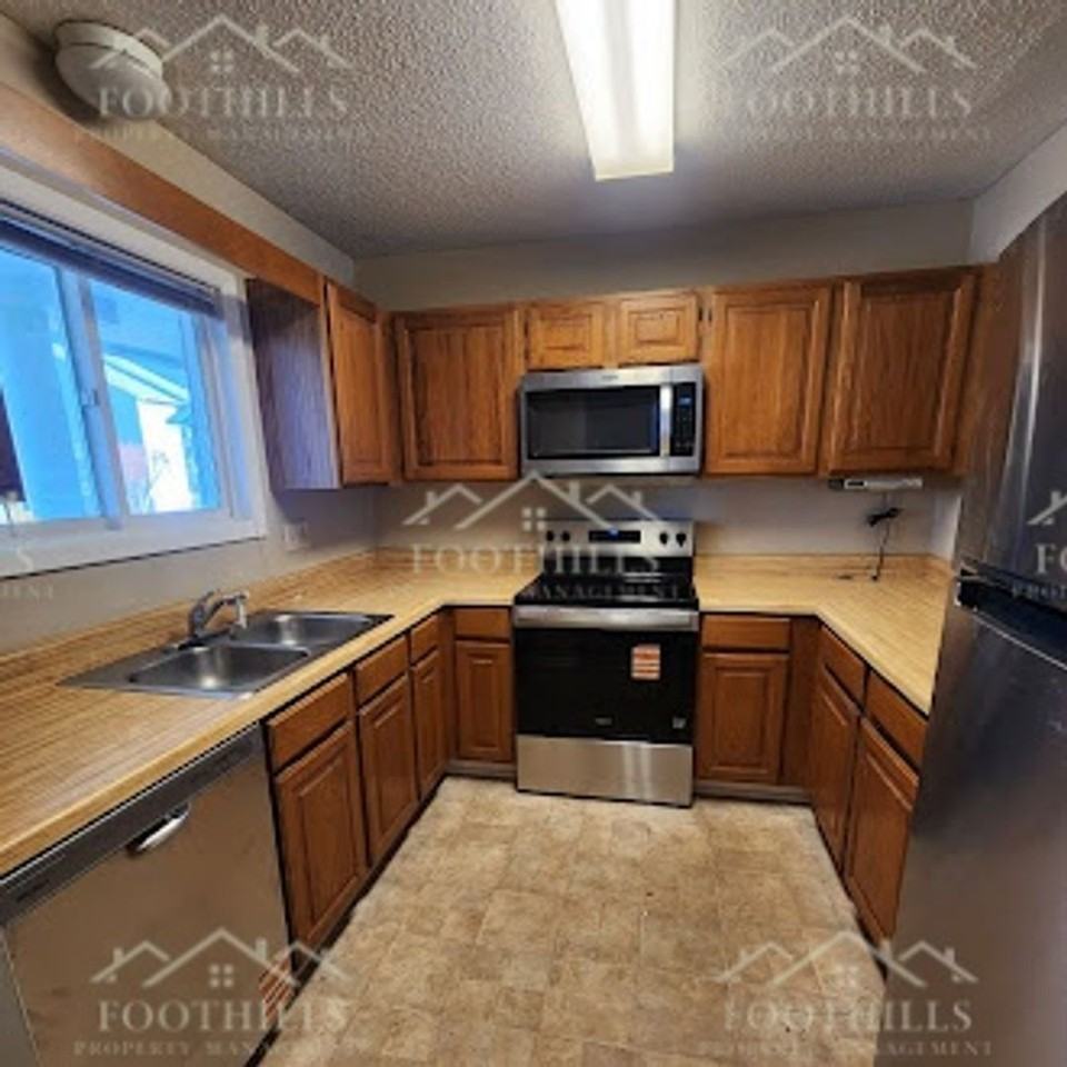 1911 Northlake Drive - Photo 6 of 14