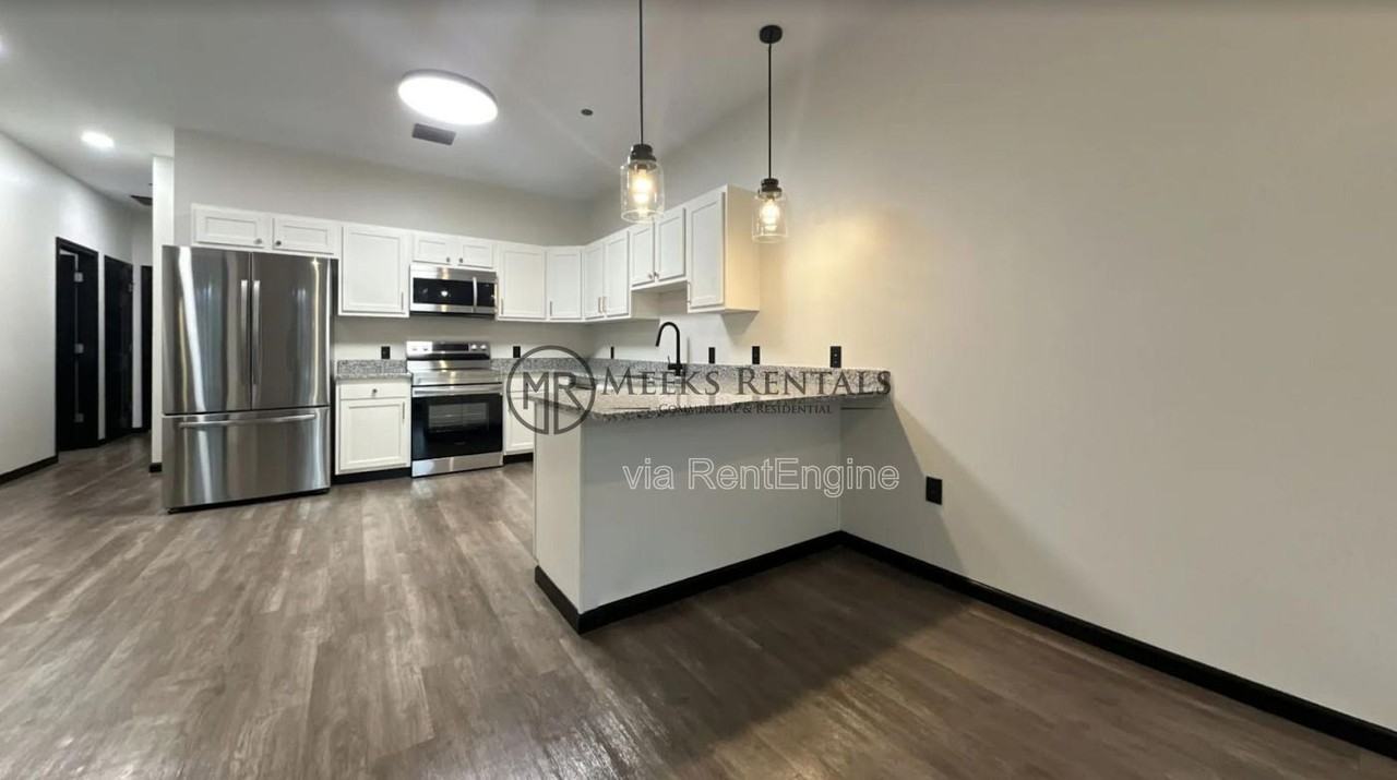 408 Leon Sullivan Way #201 - Photo 6 of 6