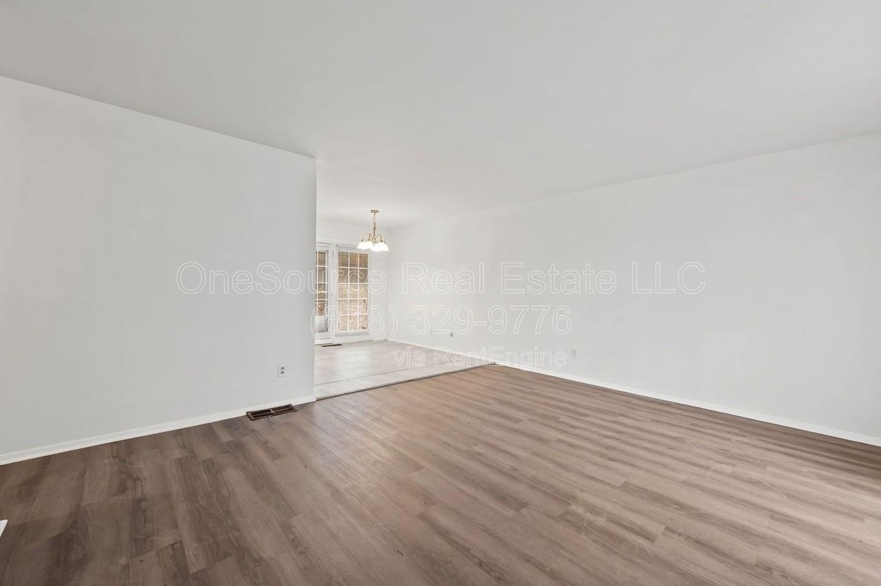 4488 Richard Road - Photo 5 of 28