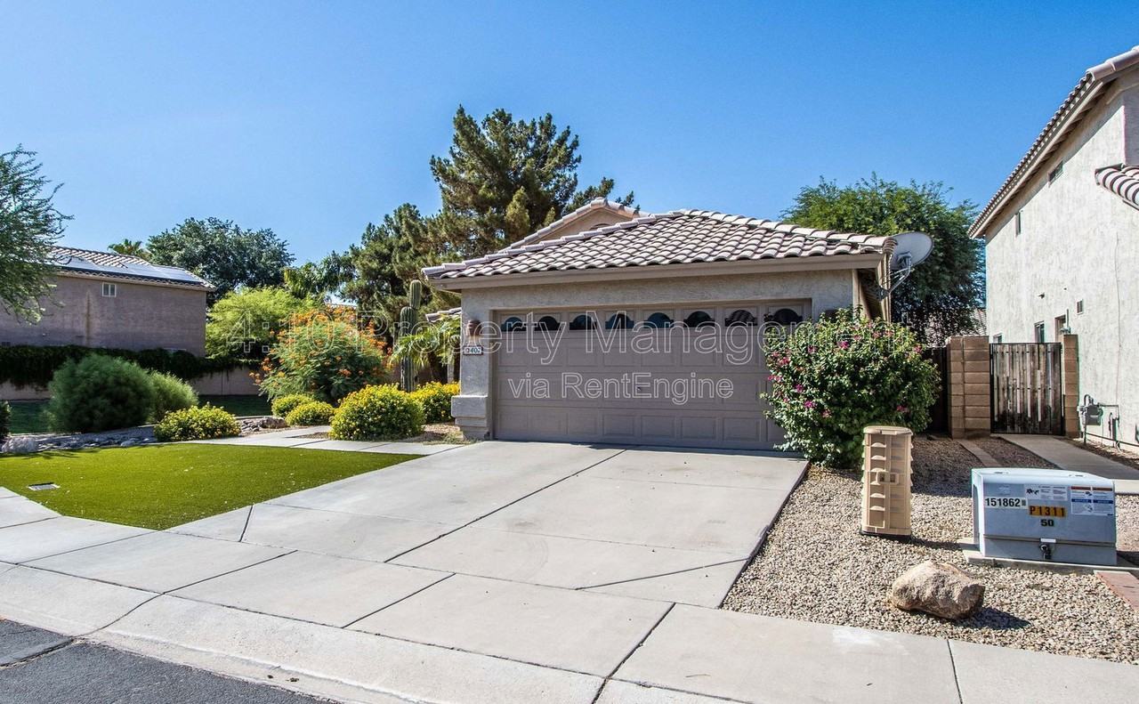 407 West Colt Road - Photo 2 of 32