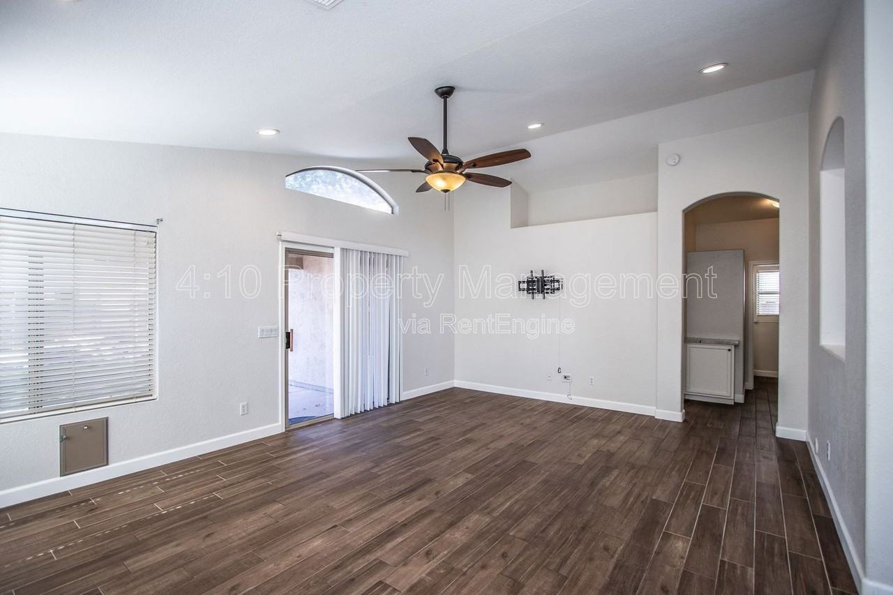 407 West Colt Road - Photo 5 of 32