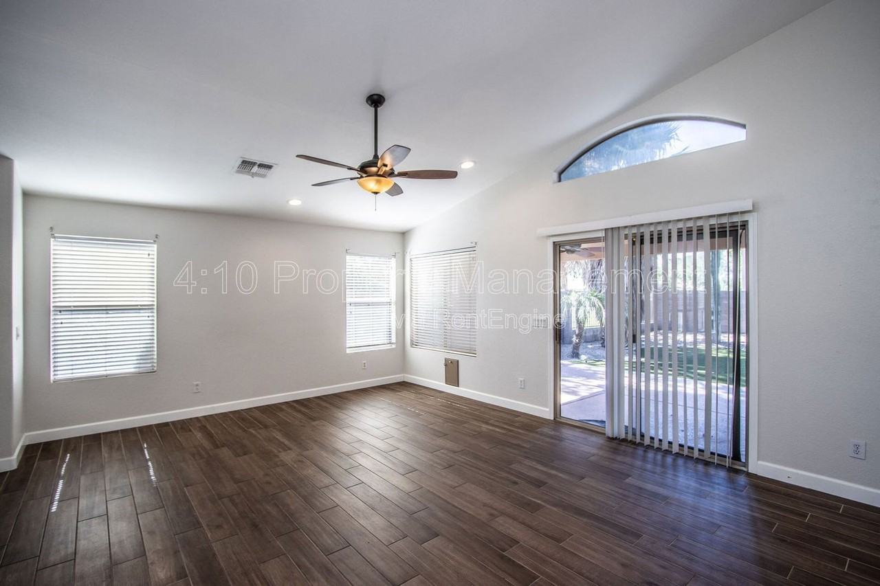 407 West Colt Road - Photo 6 of 32