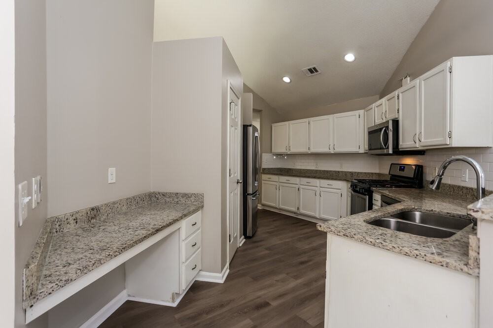 359 Tait Rd - Photo 7 of 16