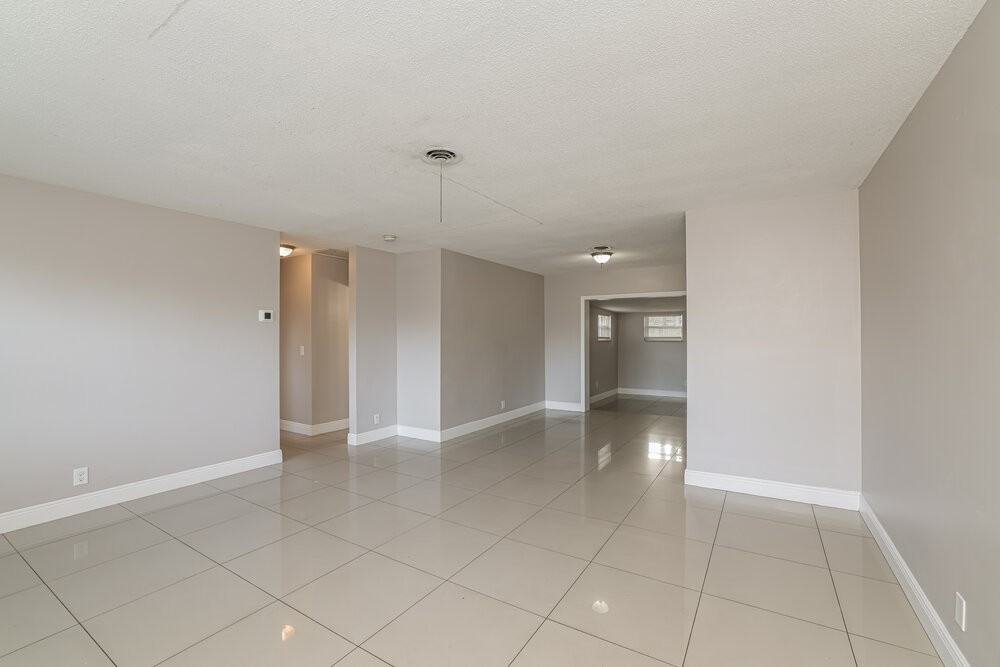 1321 Sw 21st Way - Photo 4 of 16