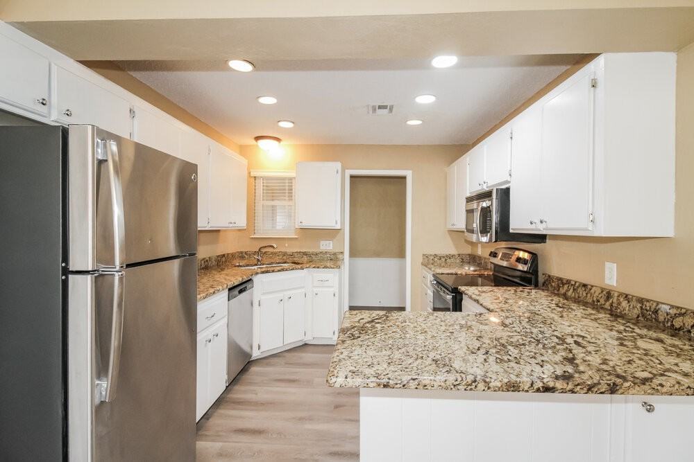 501 South Bouziden Drive - Photo 6 of 16