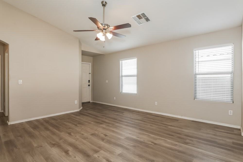 32647 N Cherry Creek Rd - Photo 4 of 16