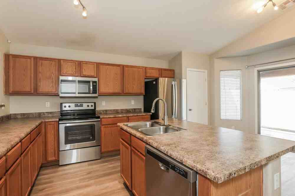 32647 N Cherry Creek Rd - Photo 7 of 16