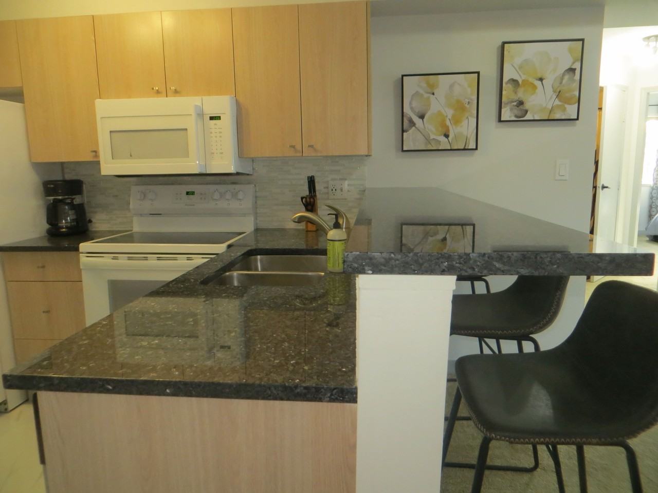 827 North Park Street - Photo 3 of 12