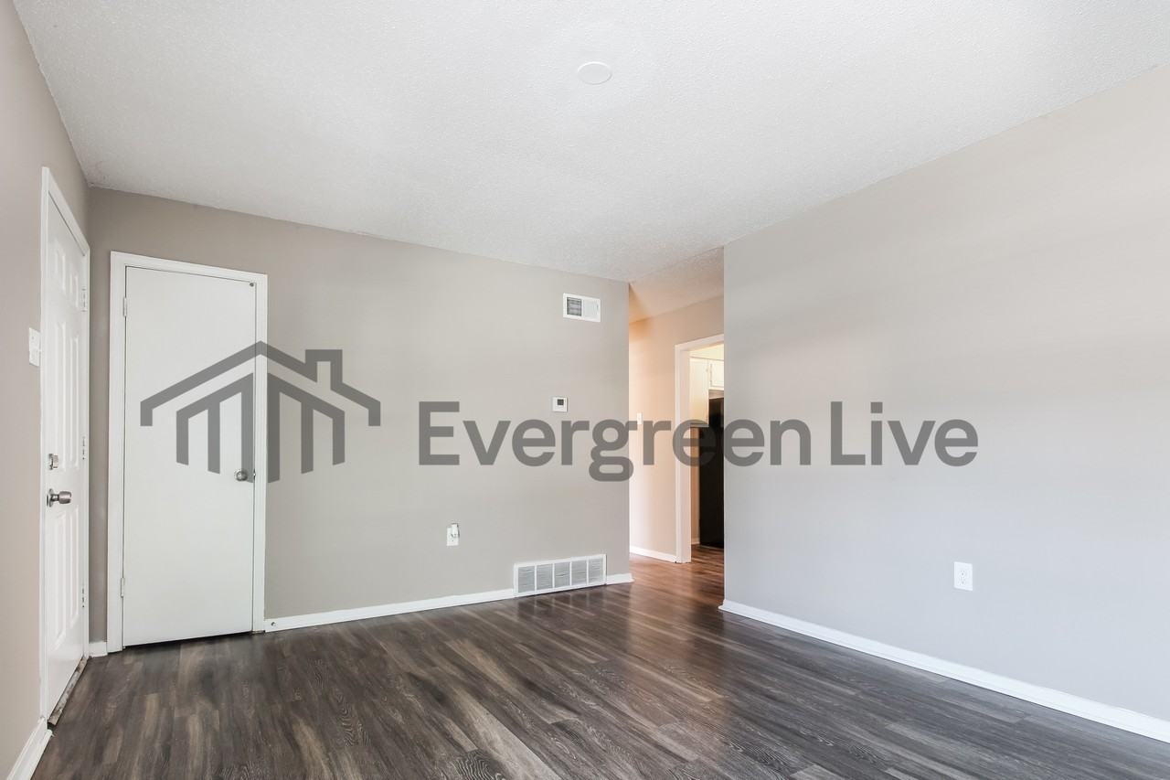 5267 Broken Oak Dr - Photo 5 of 16